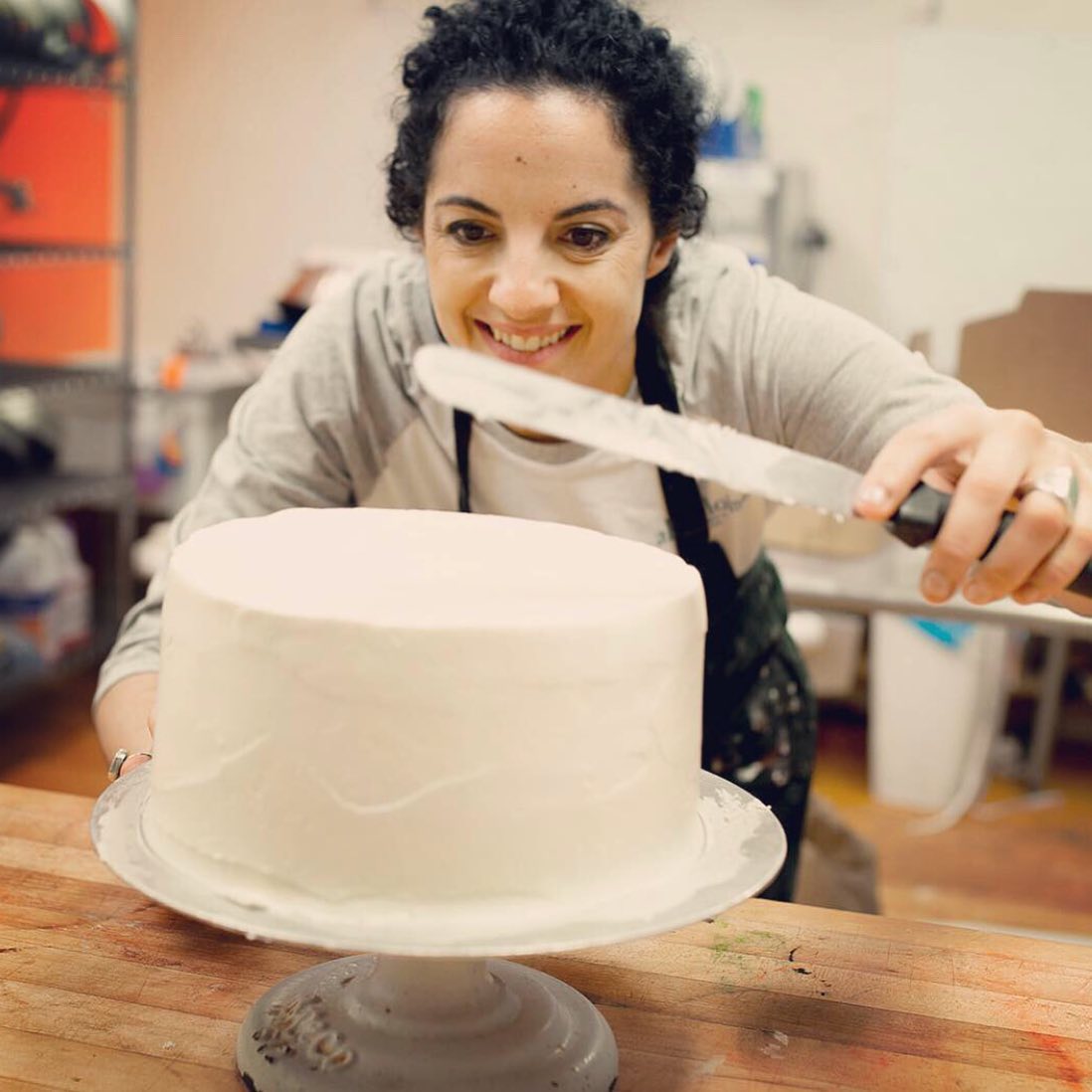 Baker Aleka Selig icing a wedding cake