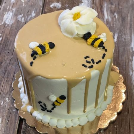 Bumblebee baby shower cake