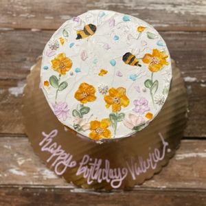 Flowers and bees birthday cake for woman