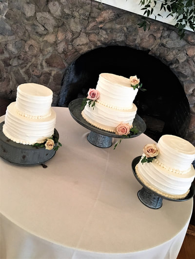 3 simple, elegant 2-tier wedding cakes